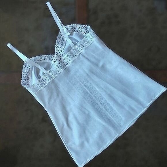 Vtg white eyelet lace trim sweetheart neckline camisole - Picture 2 of 8
